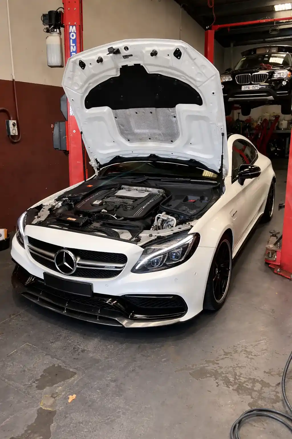 White Mercedes-AMG C63 S in shop_6_11zon_11zon